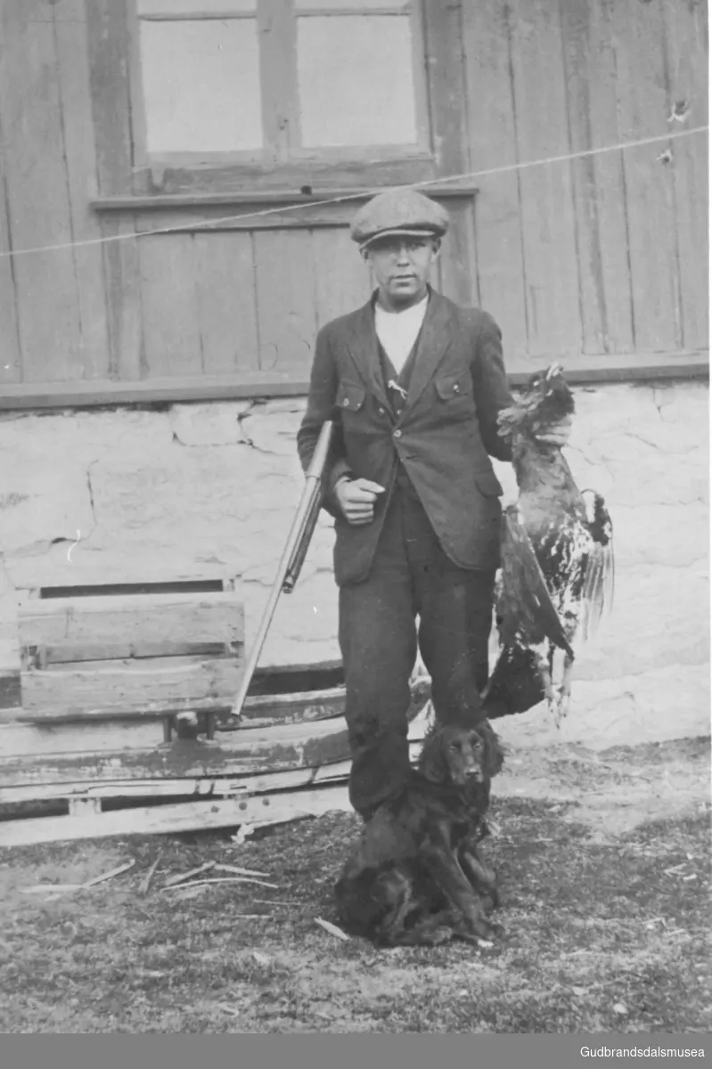 Sevald Grotli (f. 1901) har vore på fugljakt