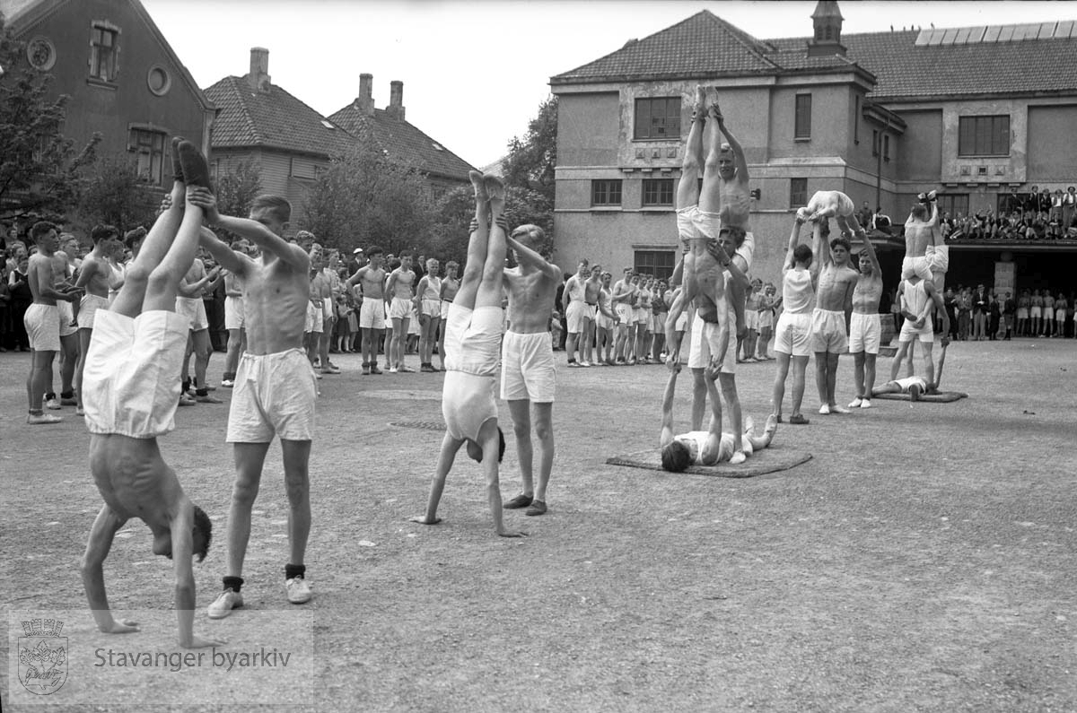Gymnastikkoppvisning på St. Svithun skole 19.09.1937
