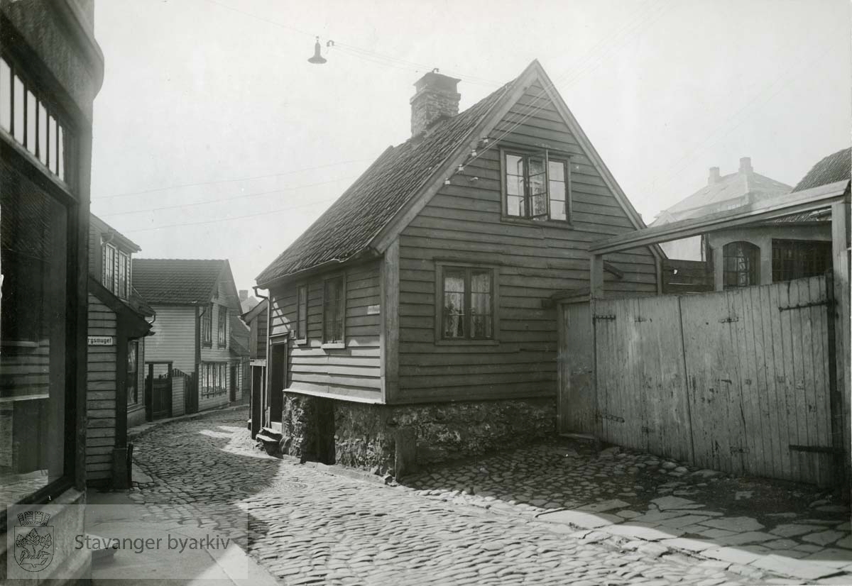 Øvre Strandgate 86, revet i h.t. bystyrebest. 29.12.1932.