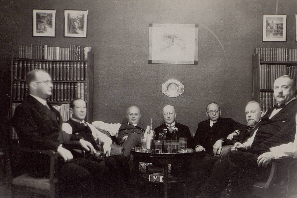 Avskedsfest för telekommissarien i Landskrona, Lundeberg, i nov. 1930. Lindholm, Goldschmidt Lieberman, Lundeberg, Brorström, Nilsson och Eklund.