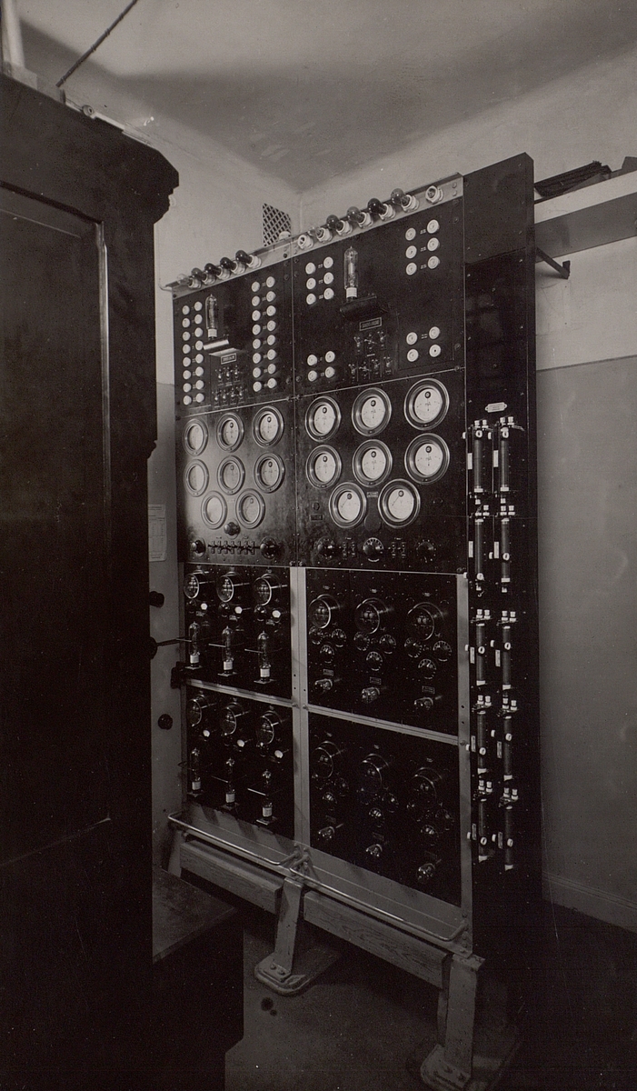 Stockholm. Apparatur för tonfrekvenstelegrafi samt för telegrafering på telefonkablar på Stockholms överdragsstation .