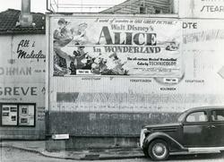 Stor reklameplakat for Alice in Wonderland