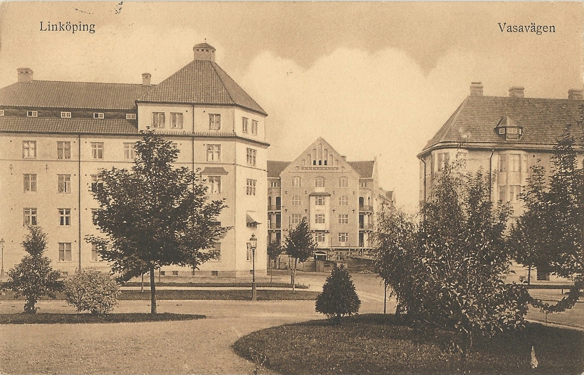Vykort från  Linköping  Vasavägen.
Vasavägen, Engelbrektsgatan , Platensgatan, Strykjärnet, 
Poststämplat 1 juni 1914
Anna Höglanders pappershandel