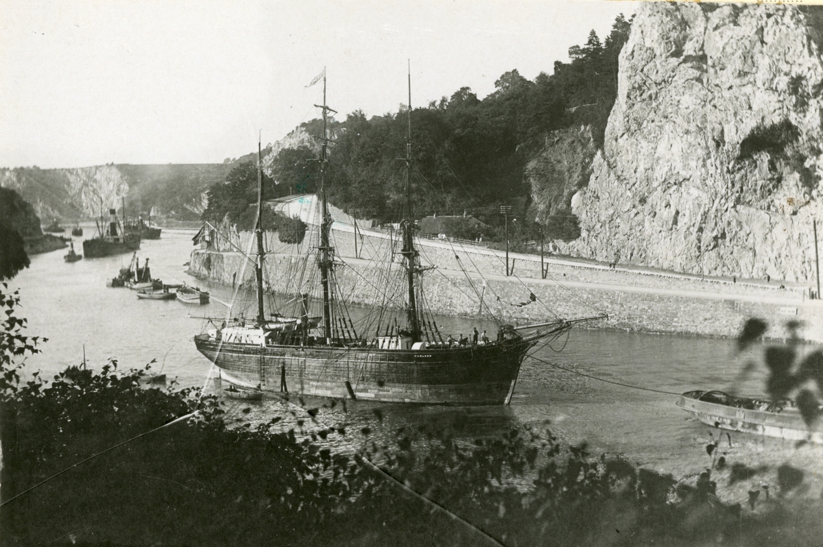 Bark 'Gilsland' (b. 1869) under sleping i Bristolkanalen.