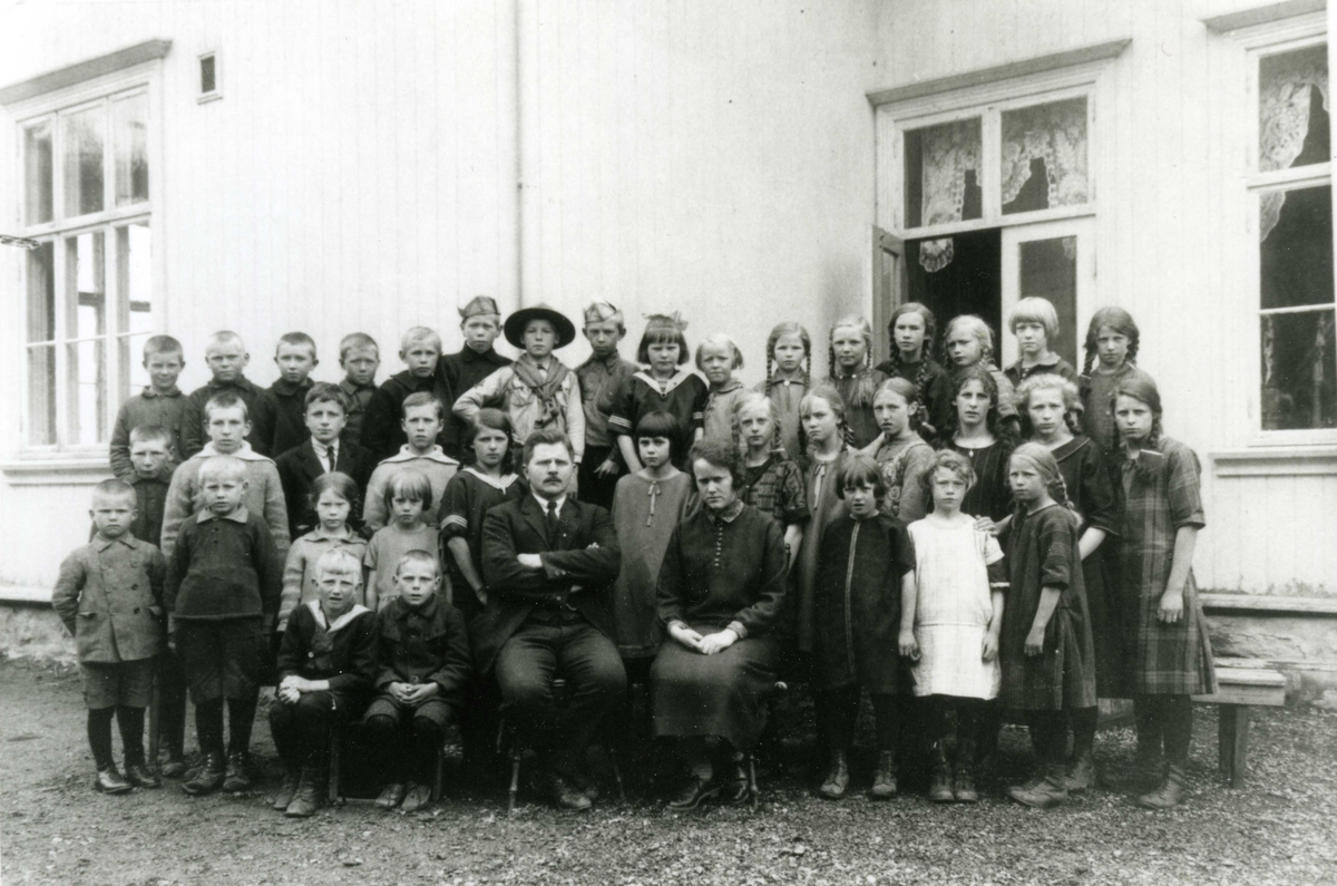 Skolefotografi av elever ved Odnes skole 1925 - 26.
