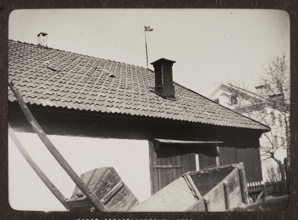 Magasin med vindflöjel från 1750 på taket, kvarteret Sverre