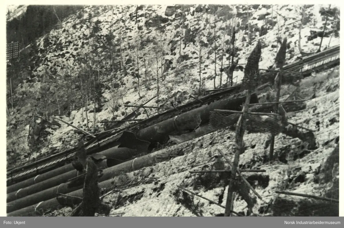 Skade på rørgate etter bombinga av Vemork i 1943