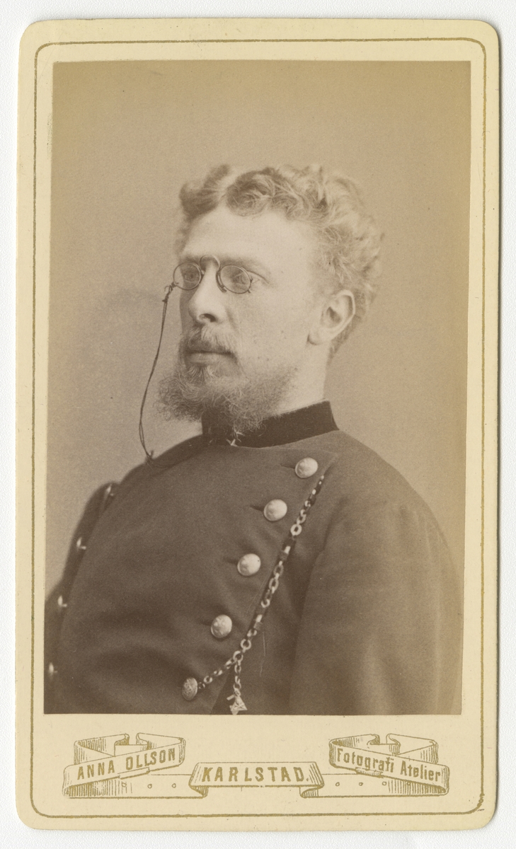 Porträtt av regementsläkare Christian Anton Wilhelm Kull.

Se även bild AMA.0009647.