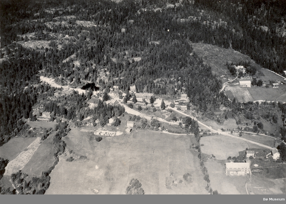Flyfoto av Lifjell hotell