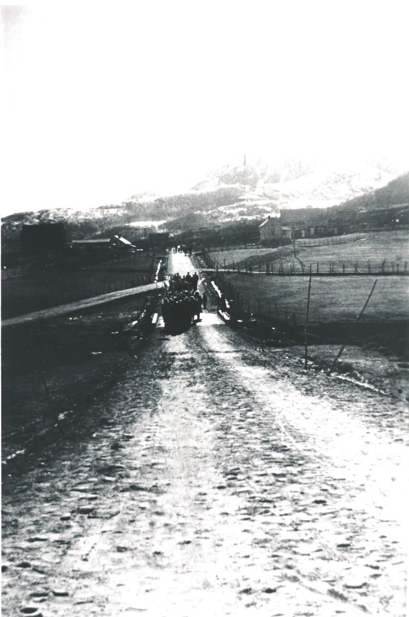 Gammelveien ved brua på Å i Senja. 1925-1935.