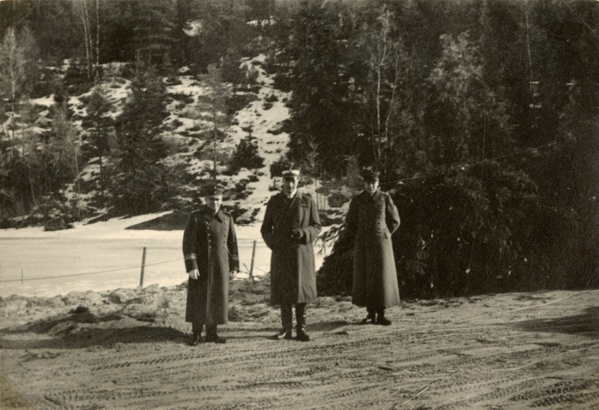 Text i fotoalbum: "Studieresa med general Alm till Finland 1.-12. mars 1939."