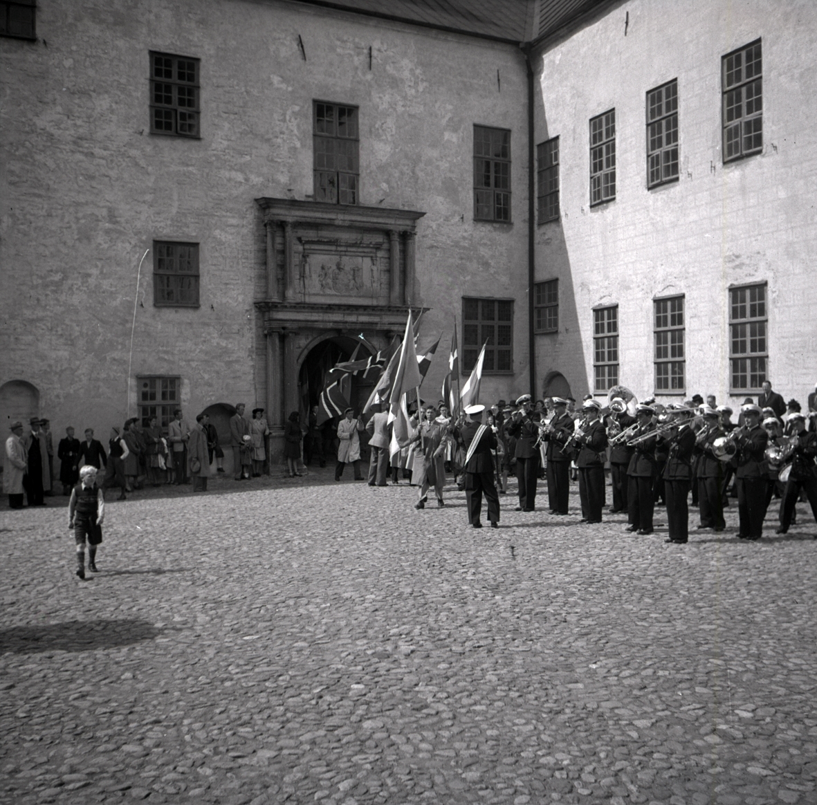 Deltagare i Nordens folkfest 1947 på Kalmar slott med anledning av 550- årsminnet av Kalmarunionens tillblivelse.