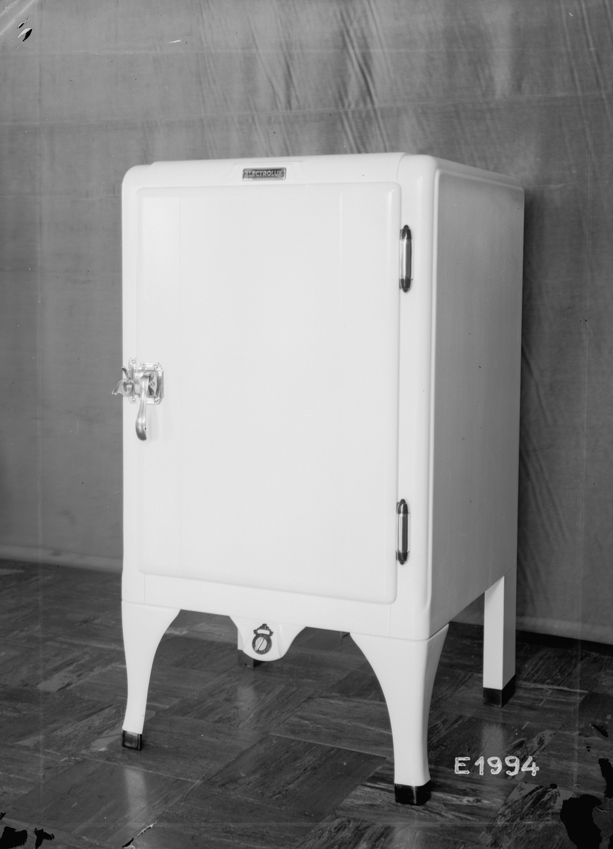 Trämodell av kylskåp L300.