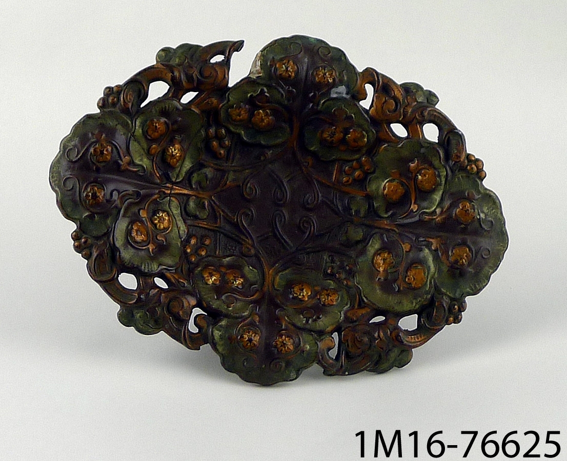 Kakfat, av lergods, dekor med blad och blomornament, delvis genombrutna, oval, skålen skadad, märke delvis oläsligt, 661.