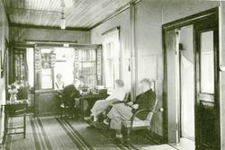 Resepsjonen i Turisthotellet i Boris Gleb før brannen  i 193