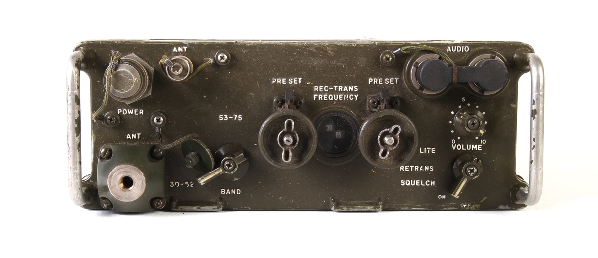Amerikansk radio benyttet i Vietnamkrigen. Kom i tjeneste fra 1968.  Benyttet av det Norske Forsvaret. Rekkevidde ca. 8 kilometer.