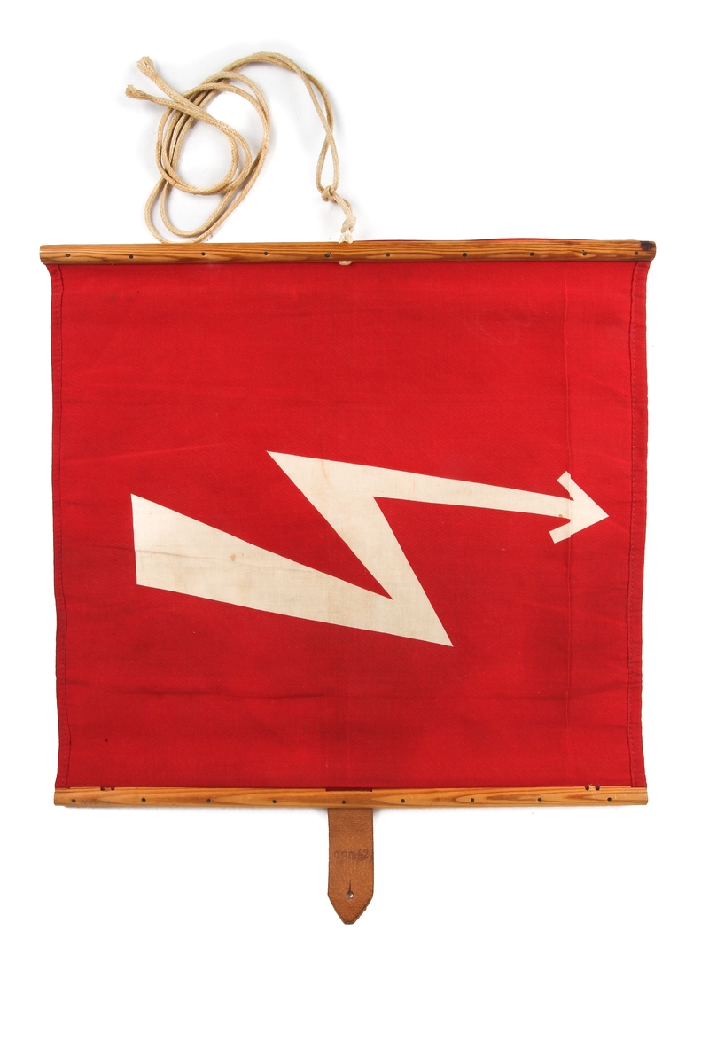 Rødt flagg med hvitt høyspentsymbol