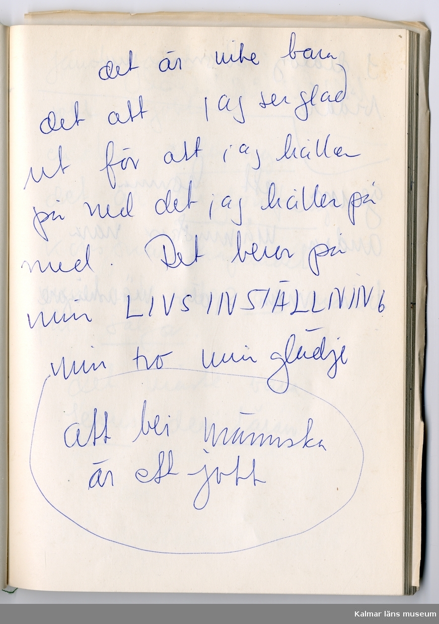 KLM 46157:600. Arbetsbok, papper, färg. Arbetsbok med klistrade tidningsurklipp, anteckningar och skisser, gjorda av Gunilla Skyttla. 1970-1990-talet