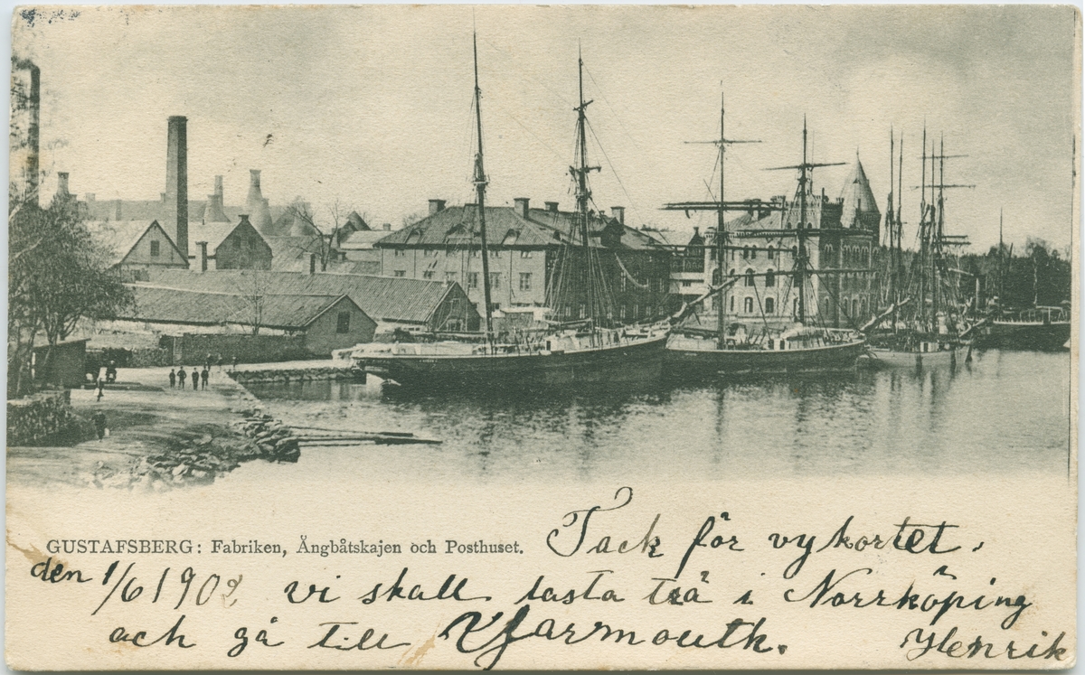 Notering på kortet: Gustafsberg. Fabriken. Ångbåtskajen och Posthuset.