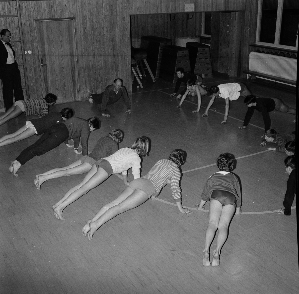 Simträning i Alundaskolan, Alunda, Uppland 1959