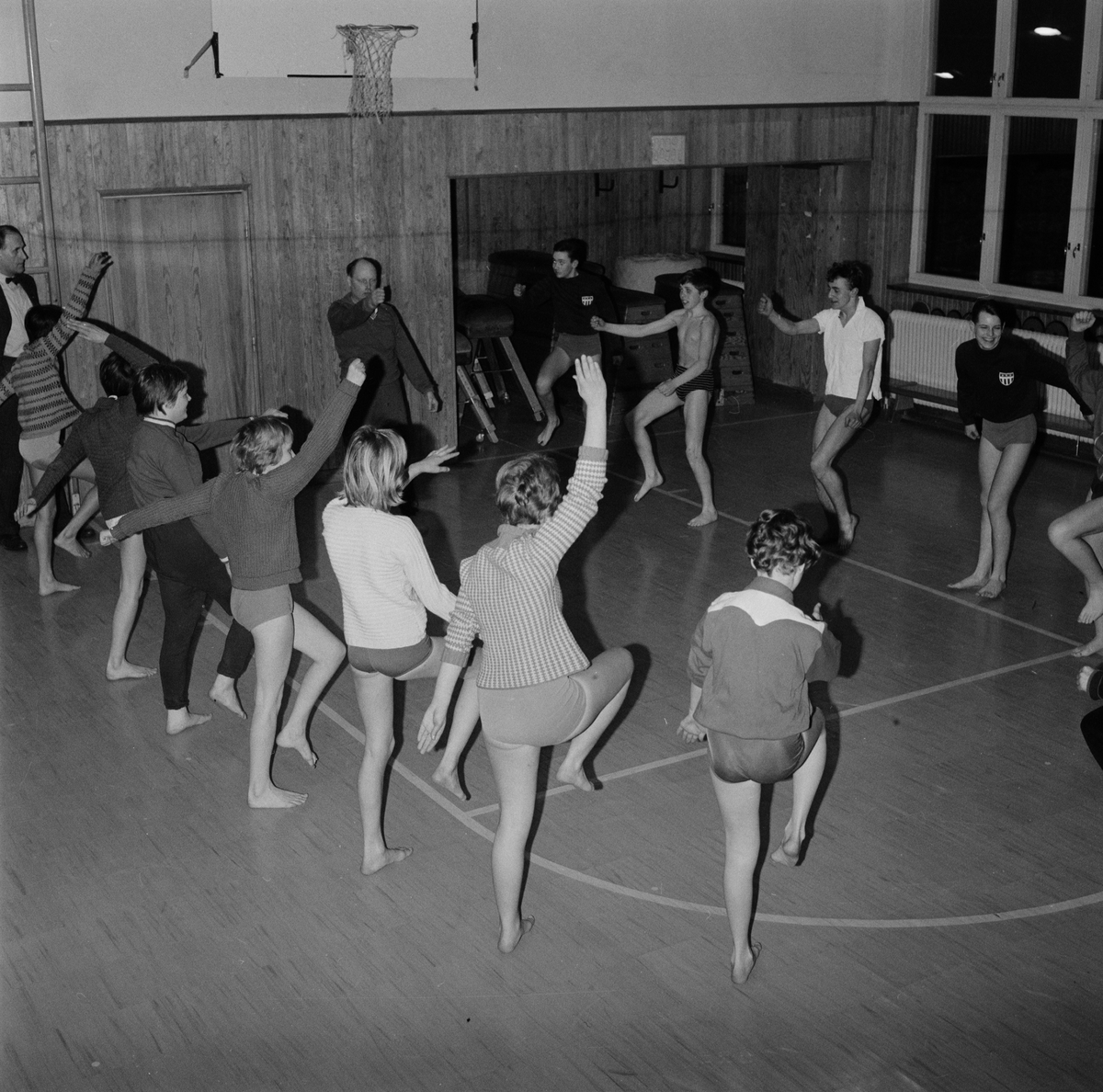 Simträning i Alundaskolan, Alunda, Uppland 1959