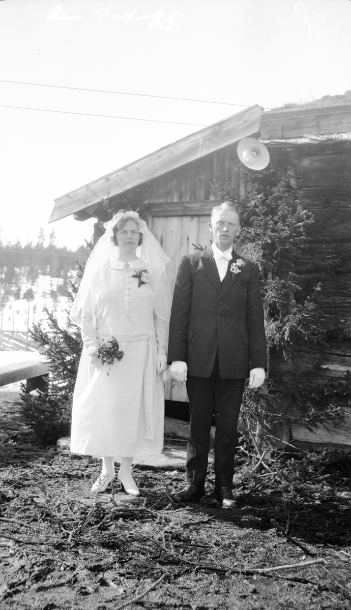 Brudepar - Signe (født 1904) og Sigurd (født 1901) Leren