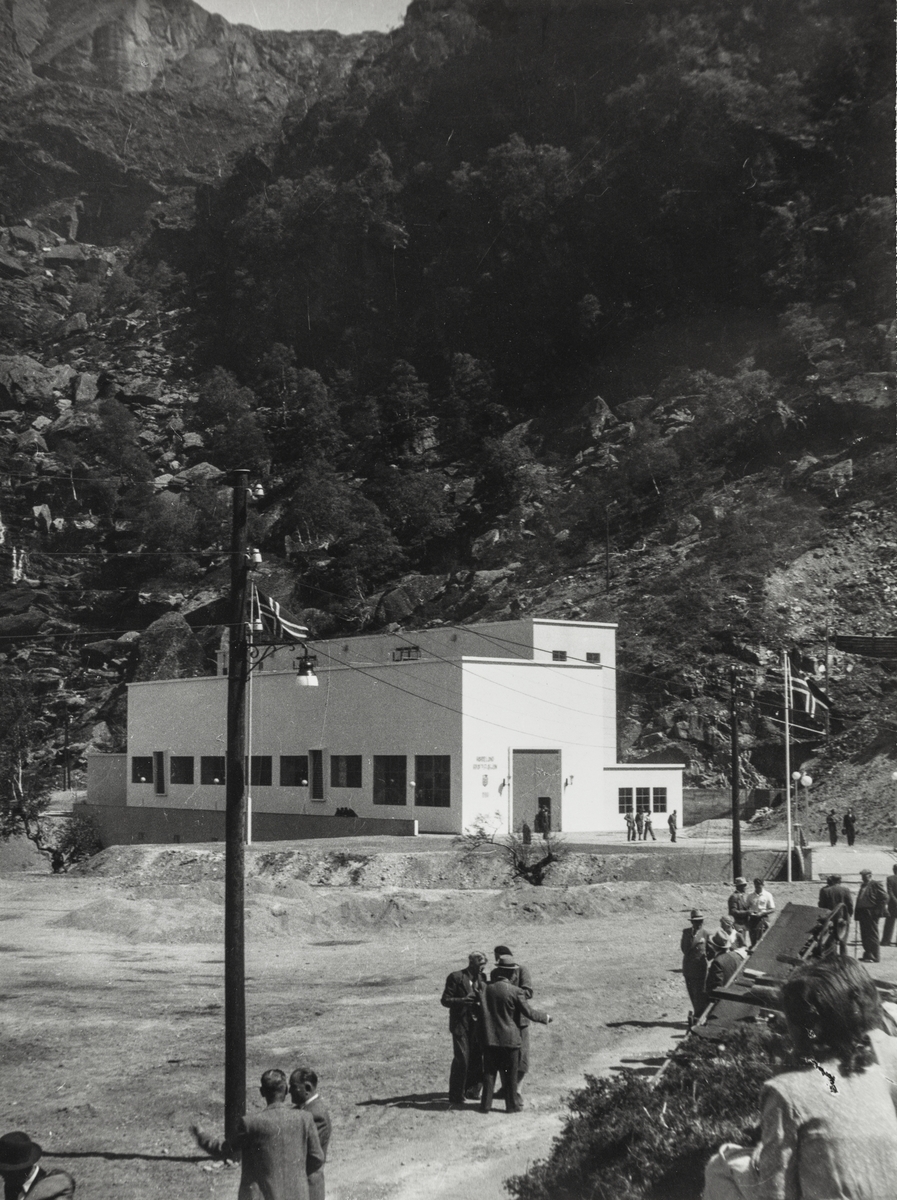 Elektrisitetsverkets nye stasjon på Hardeland, ferdigbygget julen 1950.