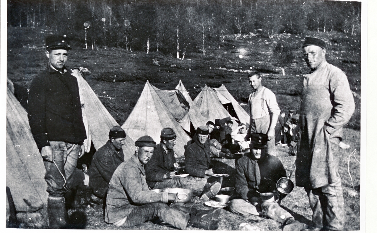 Fra Elvegårdsmoen da Oskar Thomassen var i det militære.1915.