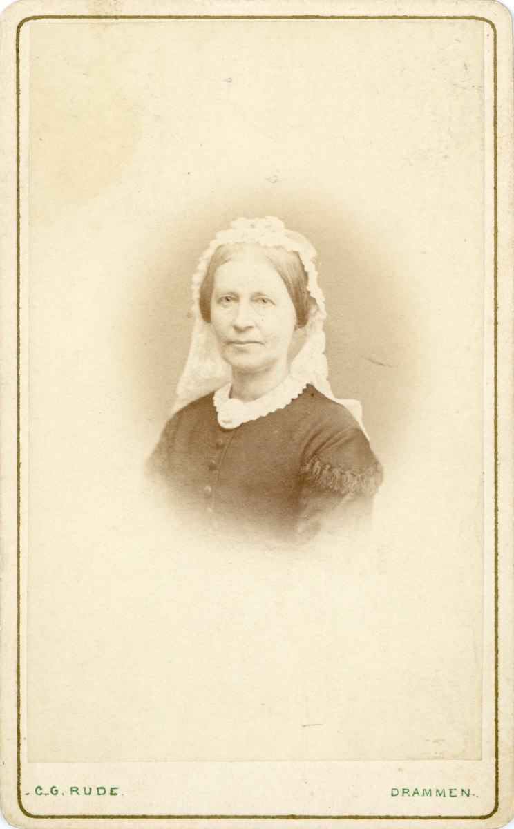 Portrett av ei kvinne, fru prost Knudsen, Borgund.