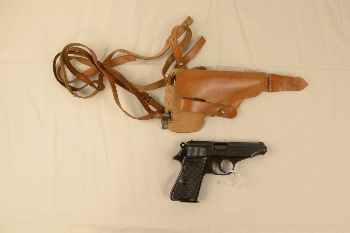 Pistol med futural i skinn  av typen Walther MOD PP, kal. 7,65 mm