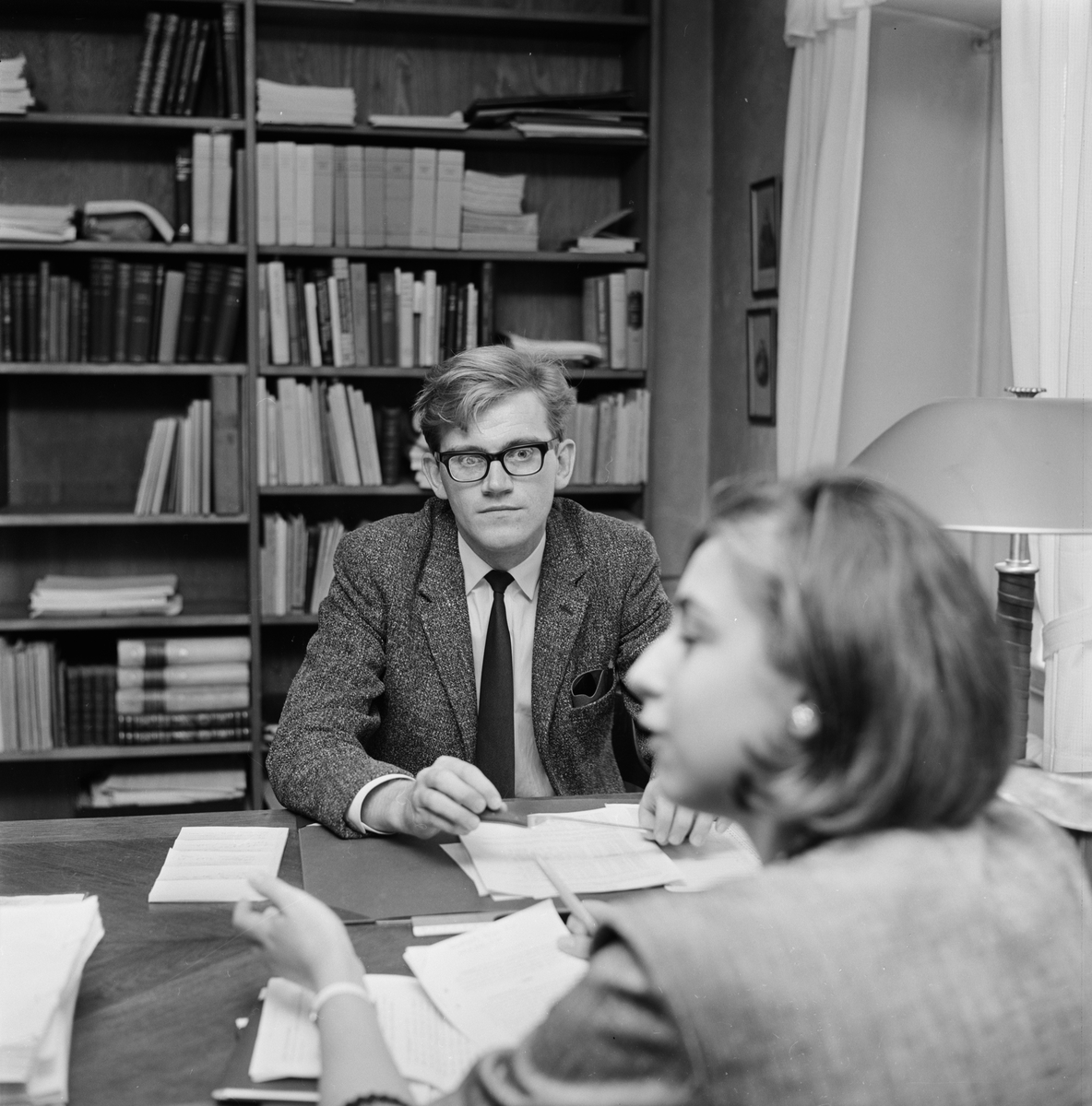 Kvinna och man på kontor, Skytteanum, Uppsala 1964