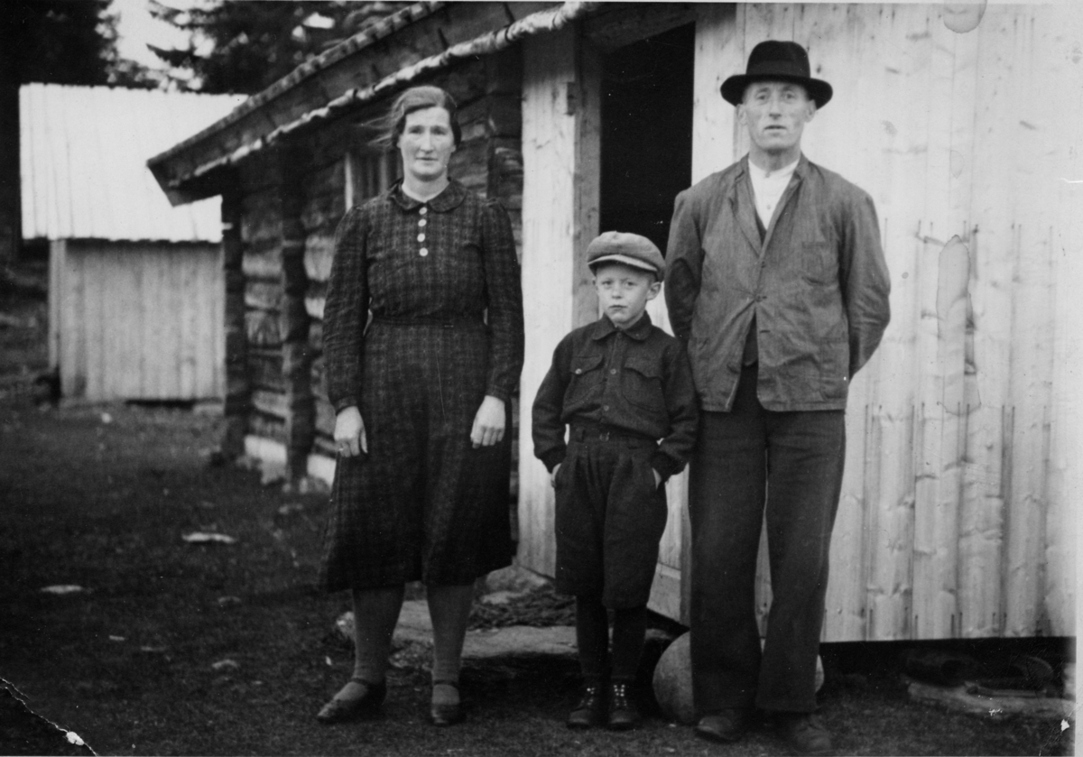 Familien Jordet på heimstølen i Jordet 52/7 ca. 1940