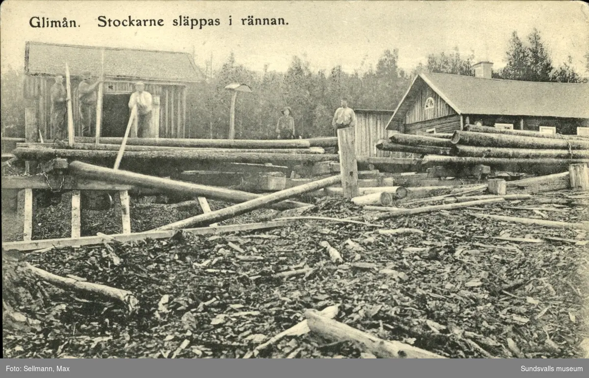 Vykort med motiv över platsen där stockarna släpps i Glimånrännan för fortsatt transport till Indalsälven.