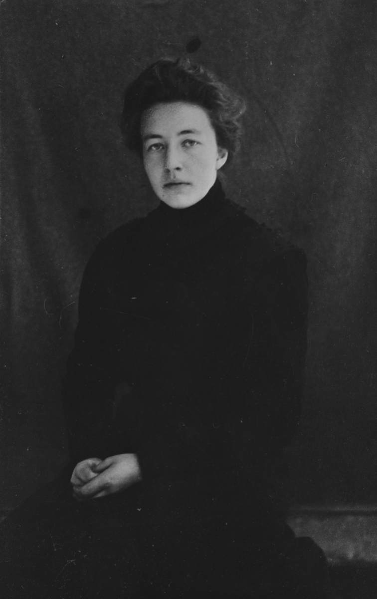 Portrett av kvinne - Inger Sørhus (Sjurdhushaugen,født 1890)