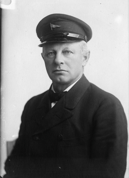 Brystportrett av kommandør Gabriel Kielland (f. 26.08.1864), kaptein på skoleskipet STATSRAAD LEHMKUHL 1924-1934.