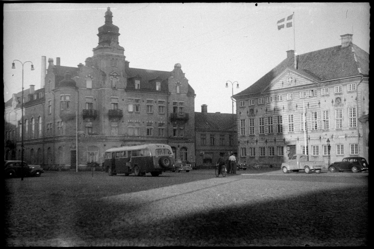Stadshotellet i Kalmar till vänster i bild och Rådhuset till höger.