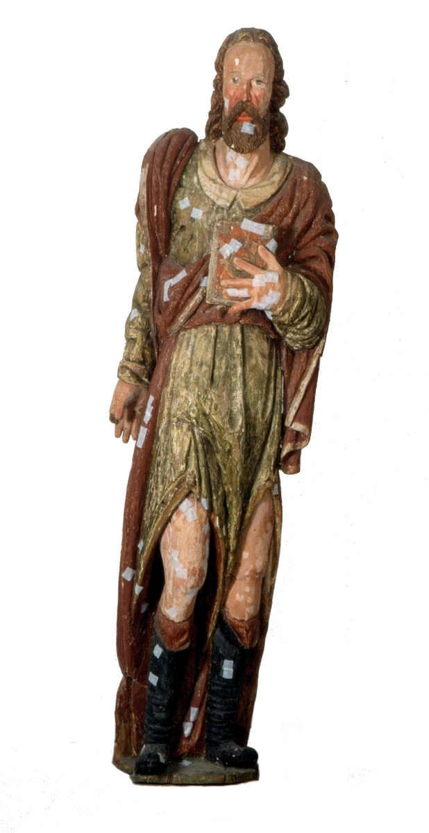 Träskulptur föreställande aposteln Mattias i Brahekyrkan på Visingsö, Jönköpings kommun.