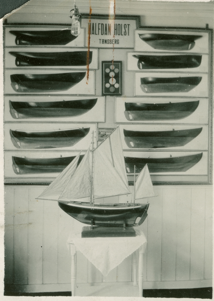Halfdan Holsts samling av halvmodeller av los- og fiskefartøyer
