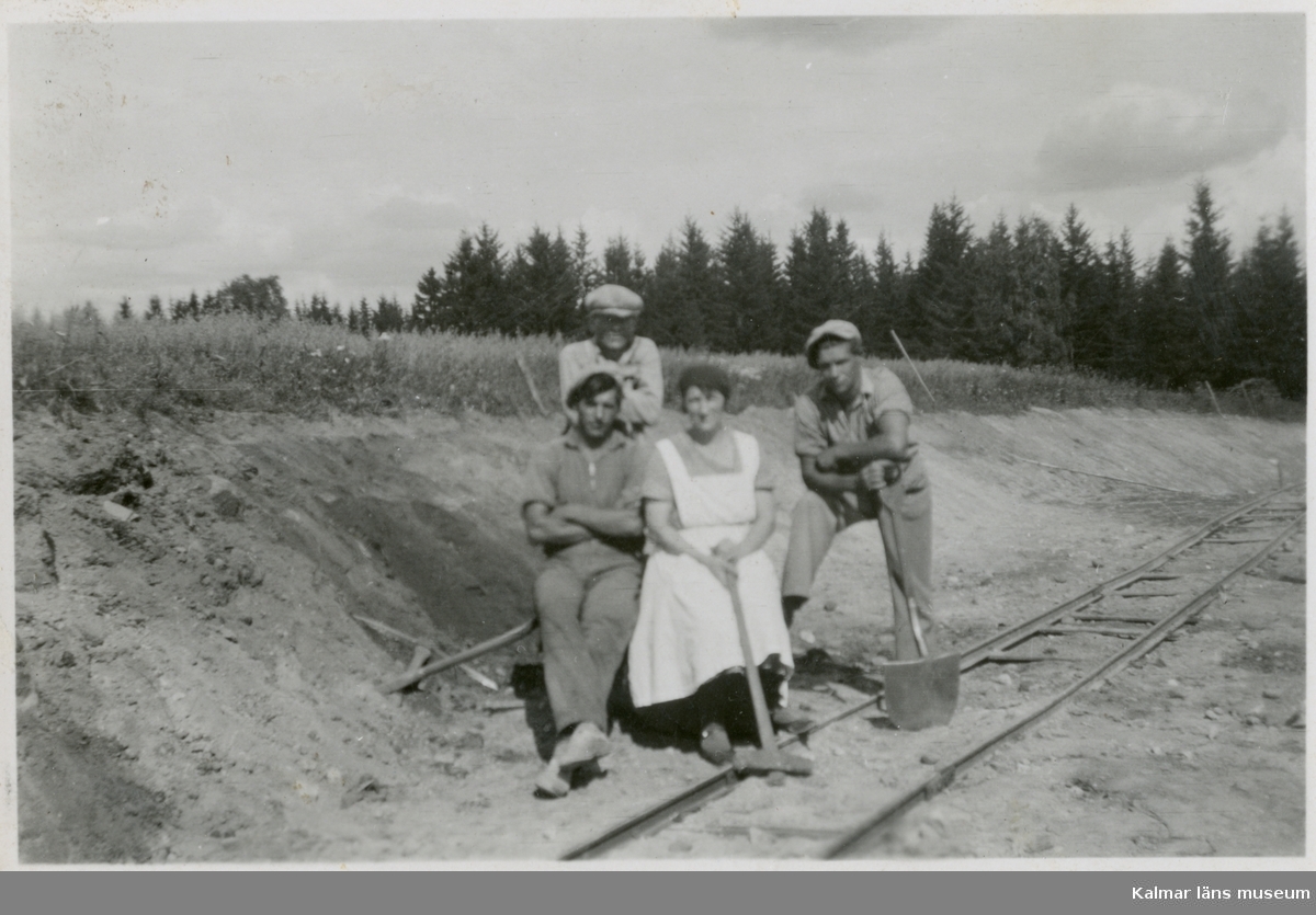 Nödhjälpsarbete på vägen vid Lidahult 1933.