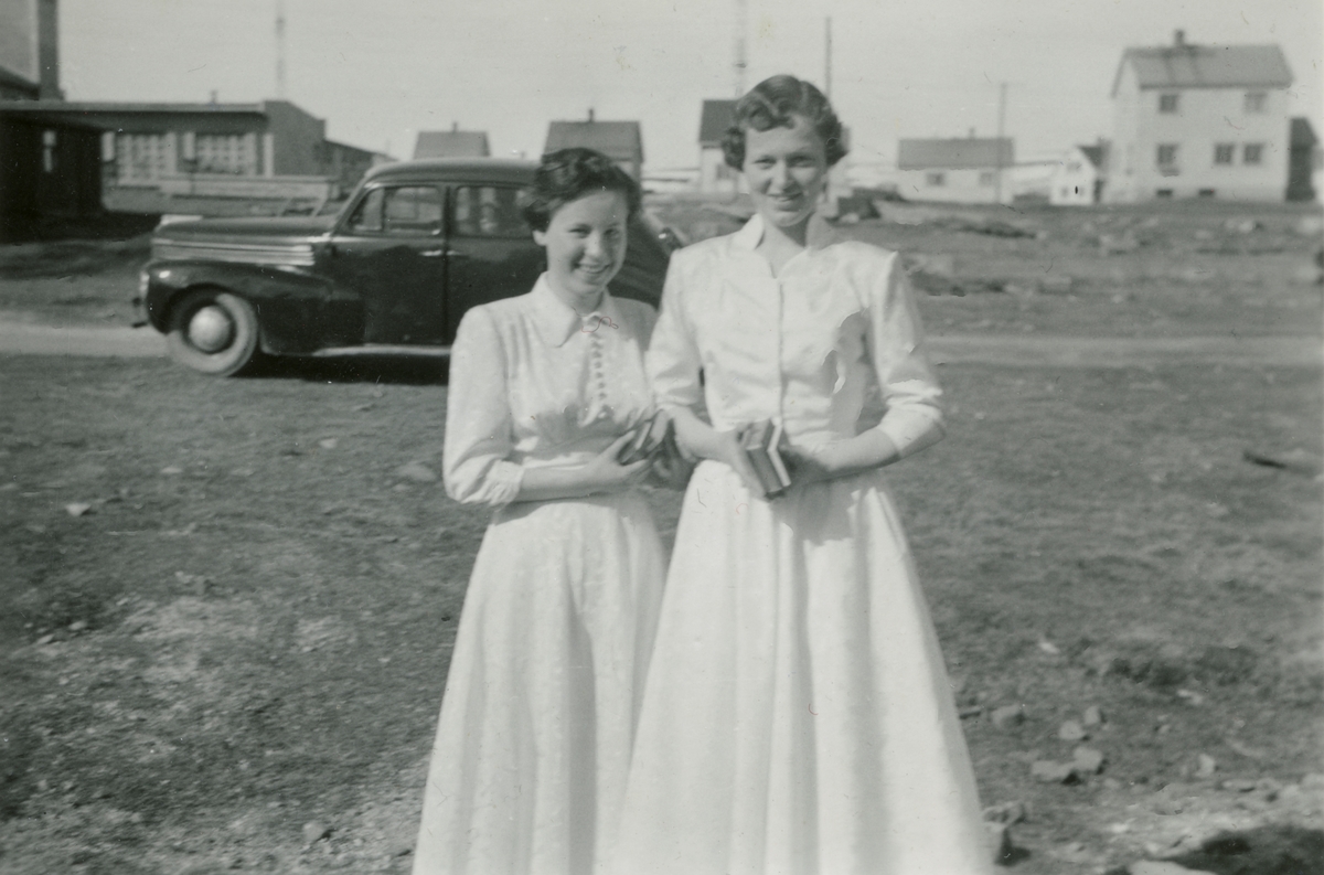 Kusinene Karen Korvanen og Ragnhild Anette Jankila til høyre, 1958.
