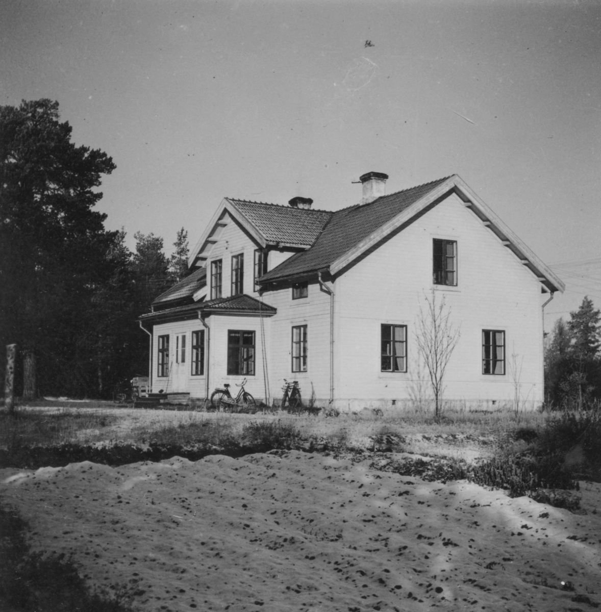 Stabshuset Jägarbo i Jokkmokk under beredskapsåren, 1942. Exteriör.