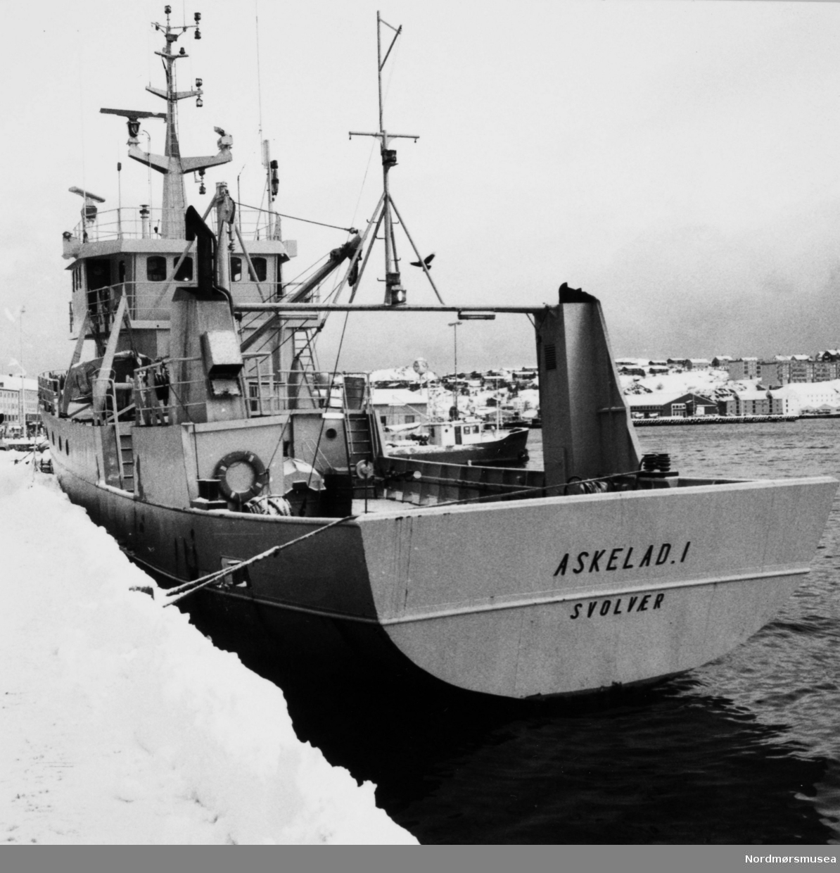 Kystvaktskipet "Askelad I" TK 18/1-83. Bildet er fra avisa Tidens Krav sitt arkiv i tidsrommet 1970-1994. Nå i Nordmøre museums fotosamling.