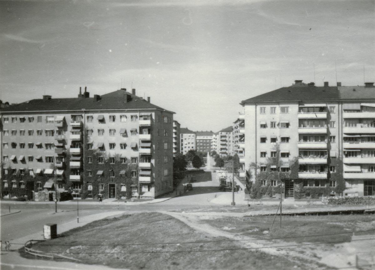 Text i fotoalbum: "KAFI DB (=Kungl. Arméförvaltningens Driftsbyrå). Utsikt från DB fönster".