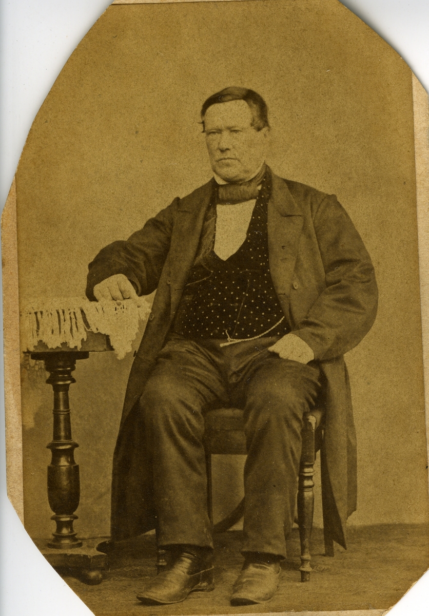 Lars Christoffersen Bergh (d. 1869).

Fotograf: M. Jacobsen (trolig)