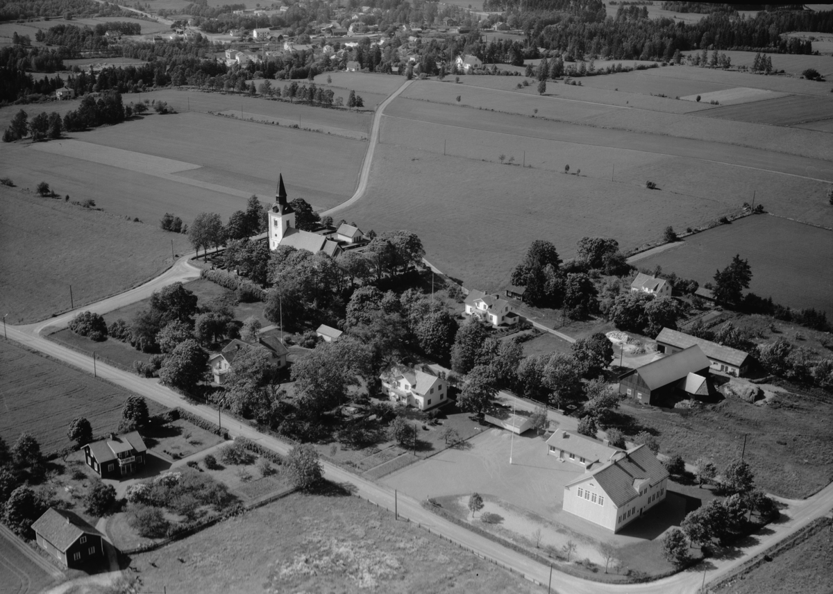 Flygfoto över Frinnaryd i Aneby kommun, Jönköpings län. 799/1964