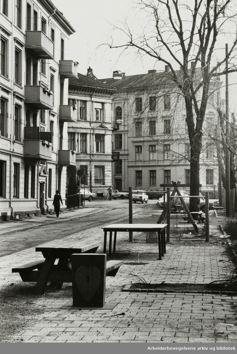 Ruseløkka. Lassons gate. April 1979