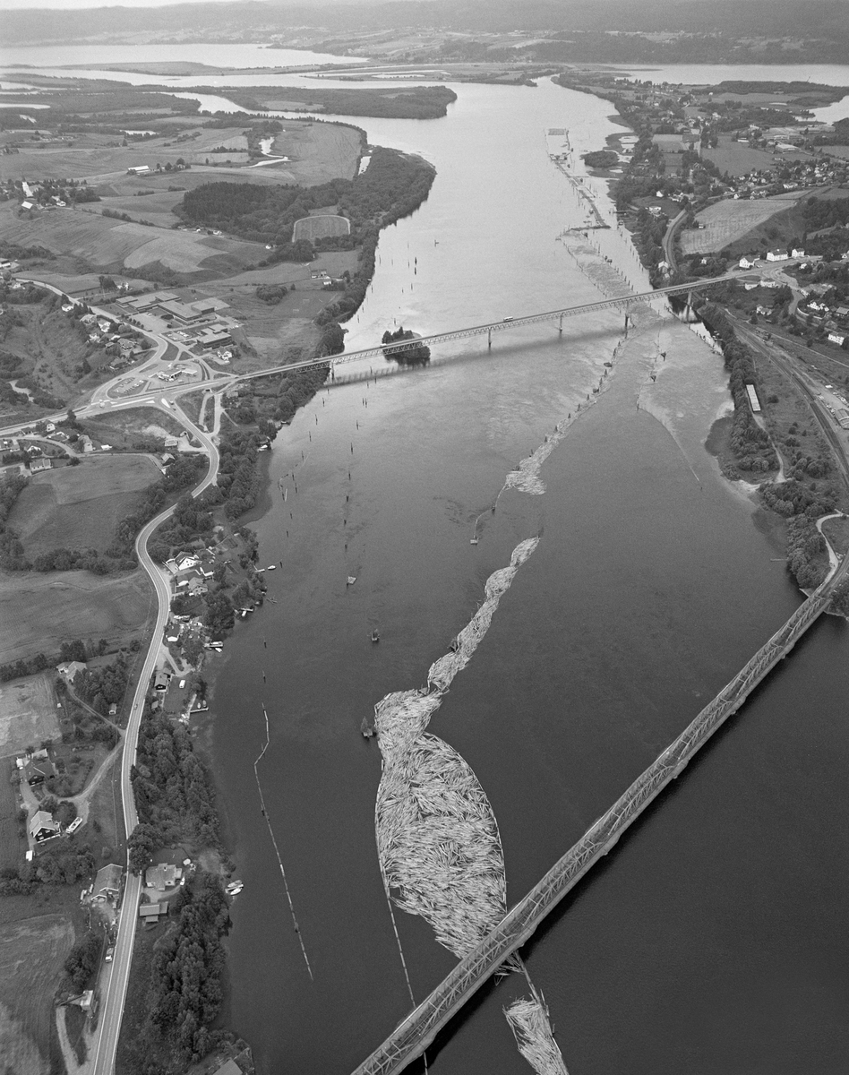 Flyfotografi Tatt For En Posisjon Over Glomma Ved Fetsund Sommeren 1985 Vi Ser Ned På 