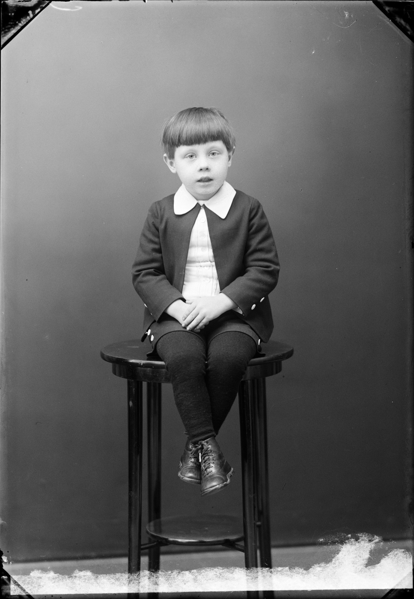 Pojken Edkvist från Johannisfors, Forsmark socken, Uppland 1932