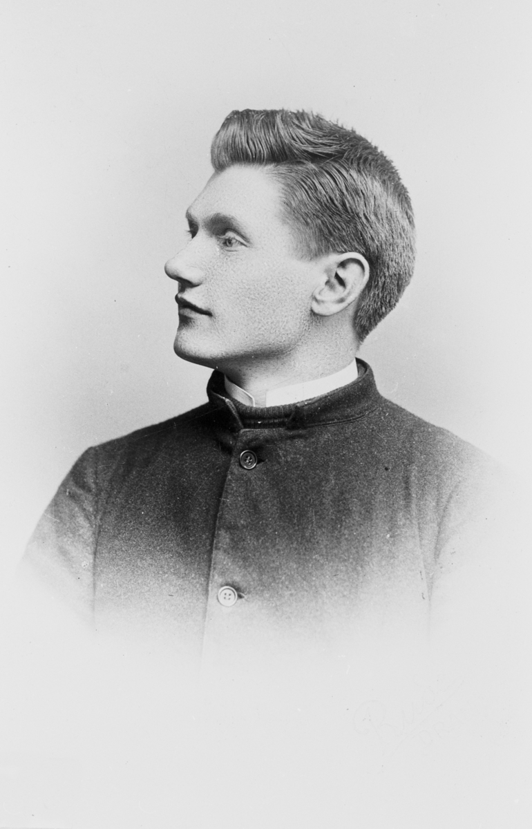 Portrett av Edvard Dynge, som var lærer i Vestbygda i Eggedal. Ca 1905