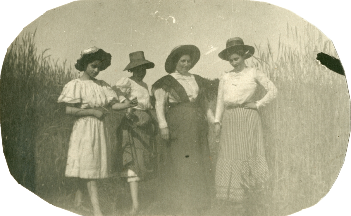 Fra venstre: Serafima, Victoria, Sophia Rostin, Valentine.